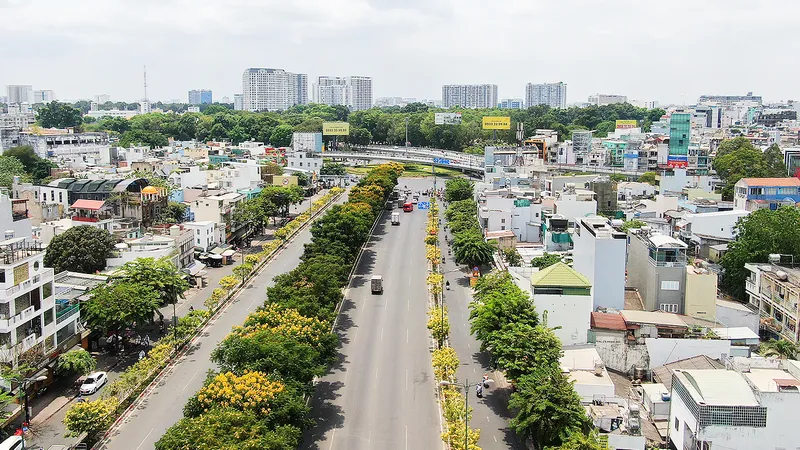 Đường Phạm Văn Đồng kết nối sân bay Tân Sơn Nhất với thành phố Thủ Đức. Ảnh: HOÀNG HÙNG