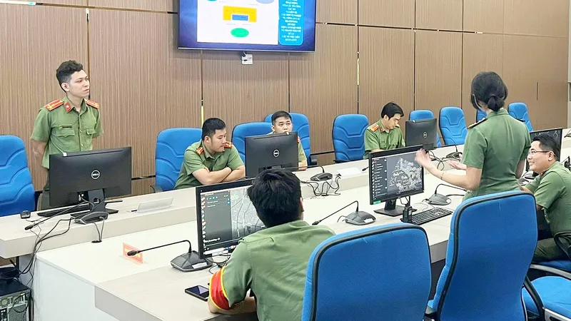 Một phiên trực tại Trung tâm thông tin chỉ huy Công an TPHCM 