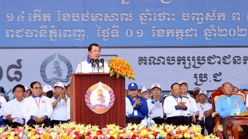 Chủ tịch Đảng CPP, Thủ tướng Hun Sen chủ trì lễ mít tinh. Ảnh: AKP