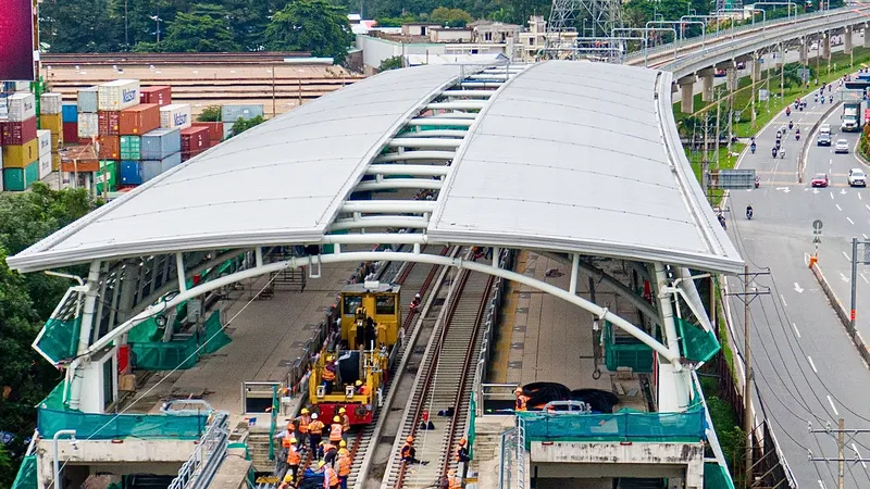 Thi công dự án tuyến Metro số 1 Bến Thành - Suối Tiên. Ảnh: HOÀNG HÙNG