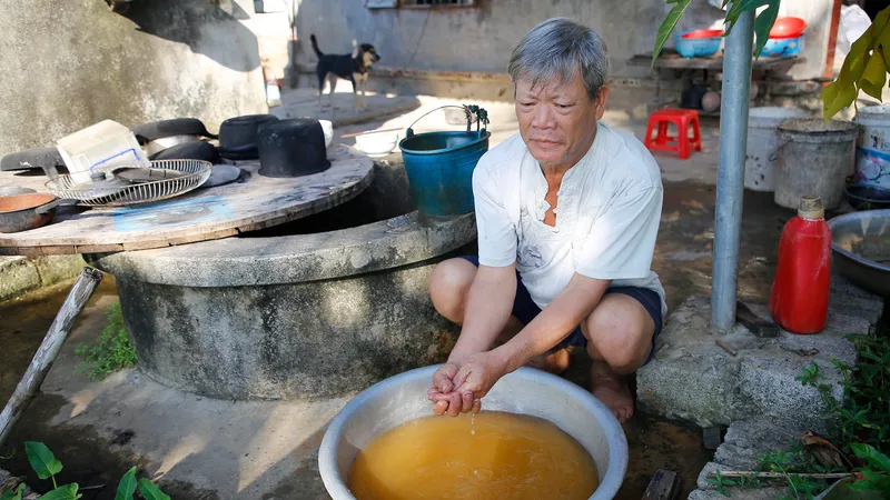 Nhiều hộ dân ở xã Tượng Lĩnh (huyện Nông Cống, tỉnh Thanh Hóa) thiếu nước sạch sinh hoạt
