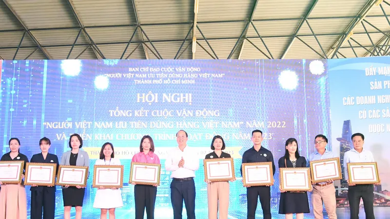 Saigon Co.op nhận bằng khen đơn vị có thành tích xuất sắc trong thực hiện cuộc vận động “Người Việt Nam ưu tiên dùng hàng Việt Nam”