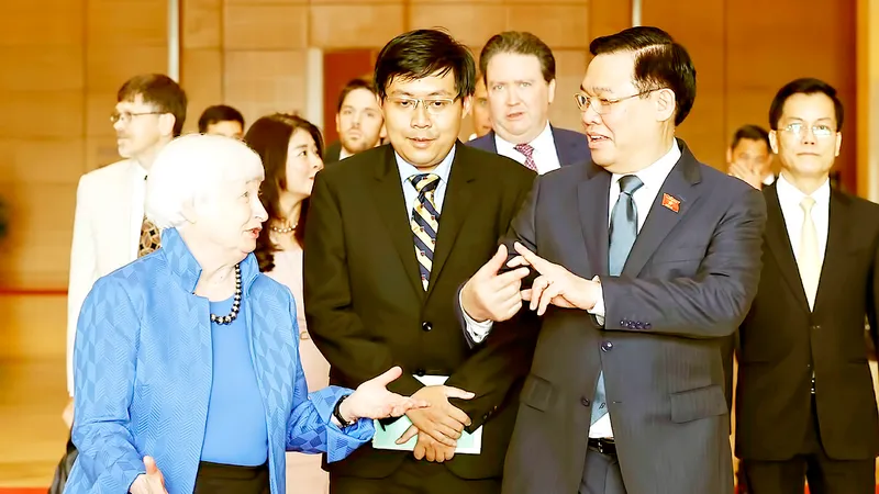 Chủ tịch Quốc hội Vương Đình Huệ đề nghị Hoa Kỳ hỗ trợ Việt Nam trong chuyển đổi năng lượng công bằng, nhất là về tài chính, trong buổi tiếp Bộ trưởng Bộ Tài chính Hoa Kỳ Janet Yellen.Ảnh: TTXVN