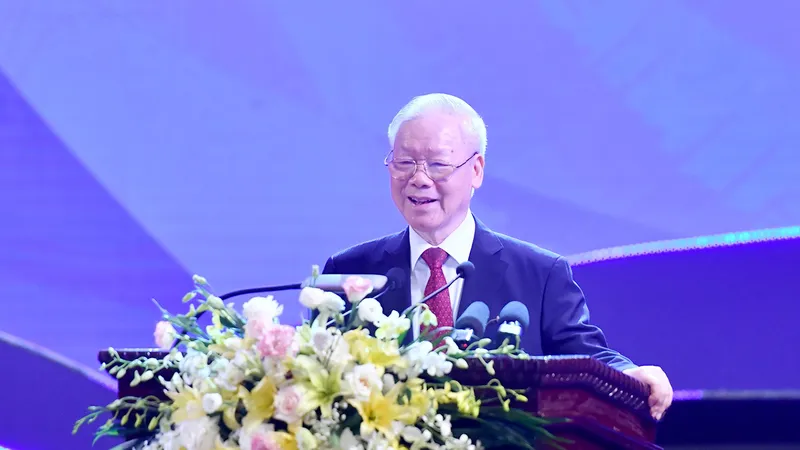 Tổng Bí thư Nguyễn Phú Trọng phát biểu tại Lễ kỷ niệm 75 năm ngày thành lập LHVHNT Việt Nam, sáng 25-7. Ảnh: VIẾT CHUNG