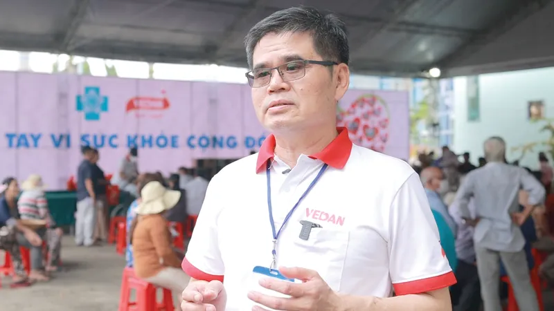 Ông Ko Chung Chih - Phó Tổng Giám đốc Công ty Vedan Việt Nam tại buổi khám bệnh 