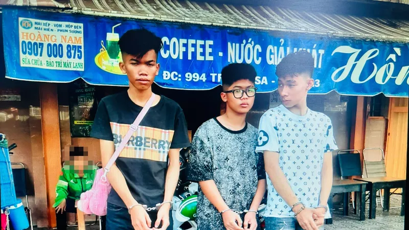 Nhóm đối tượng gồm: Thiện - Tài - Huy (từ phải qua trái). Ảnh: CHÍ THẠCH 