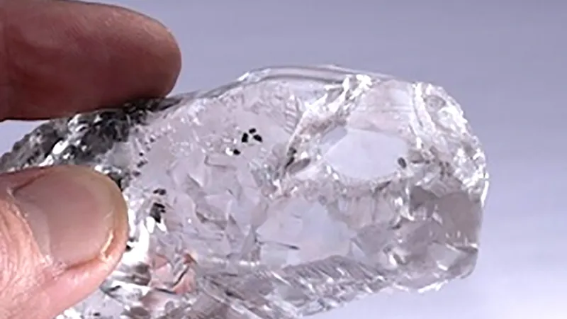 Kim cương trắng hơn 1.000 carat ở Botswana