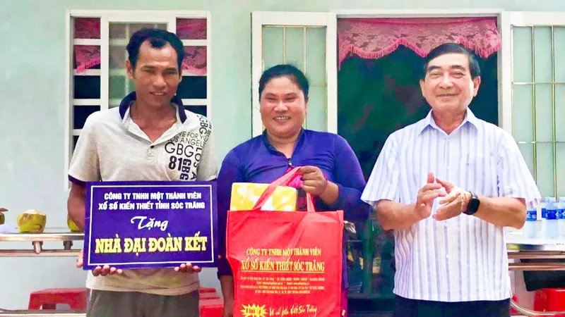 Công ty XSKT Sóc Trăng trao nhà đại đoàn kết tại huyện Long Phú