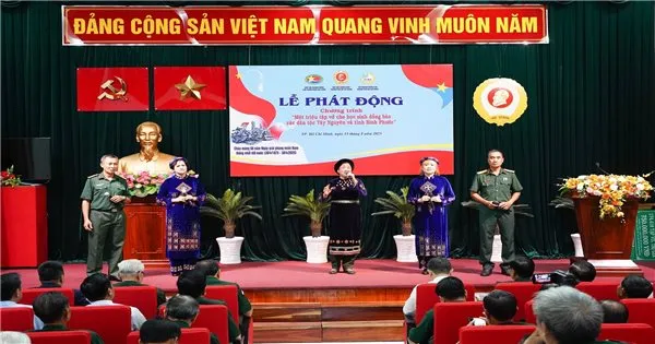 Hơn 3 tỷ đồng ủng hộ chương trình tập vở cho học sinh các dân tộc ở Tây Nguyên và tỉnh Bình Phước