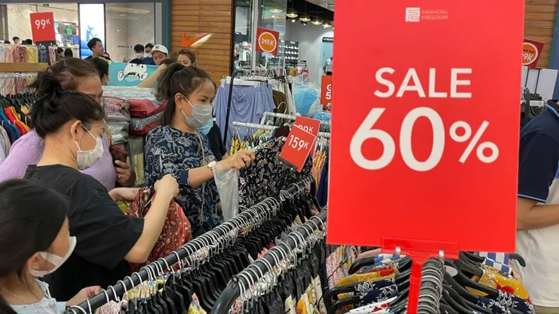 Giảm giá hàng hiệu, thu hút du khách