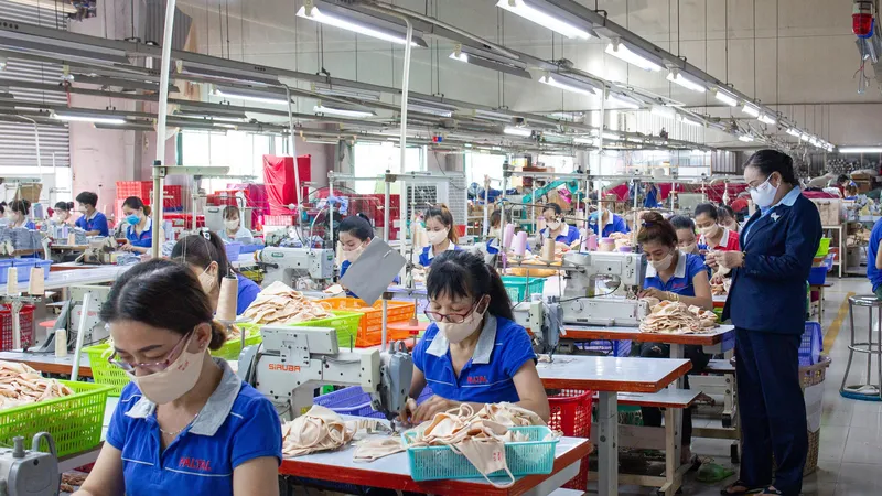 Nhà máy may mặc Paltal trong Khu công nghiệp Tân Bình, TPHCM Ảnh: HOÀNG HÙNG