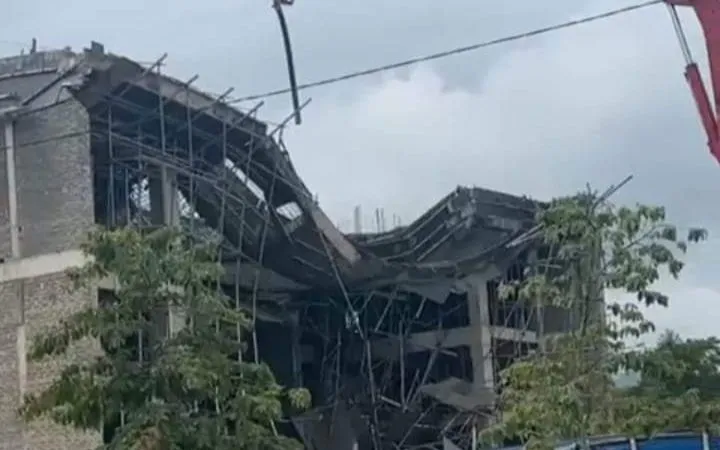 Quảng Bình: Sập giàn giáo công trình khiến 1 công nhân bị thương