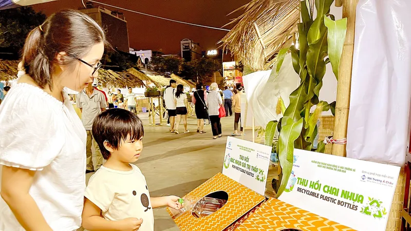 Hưởng ứng Ngày Môi trường thế giới - Ngày hội xanh TPHCM tại Công viên Khánh Hội (quận 4, TPHCM). Ảnh: HOÀNG HÙNG