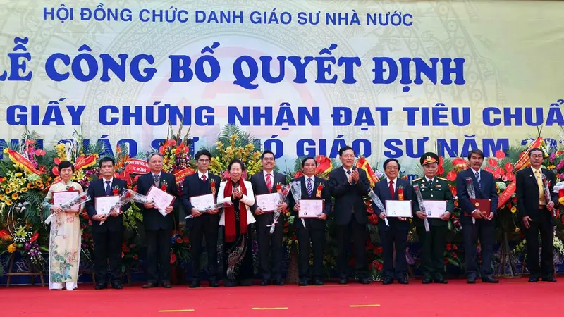 Xét duyệt giáo sư bao giờ hết tranh cãi?