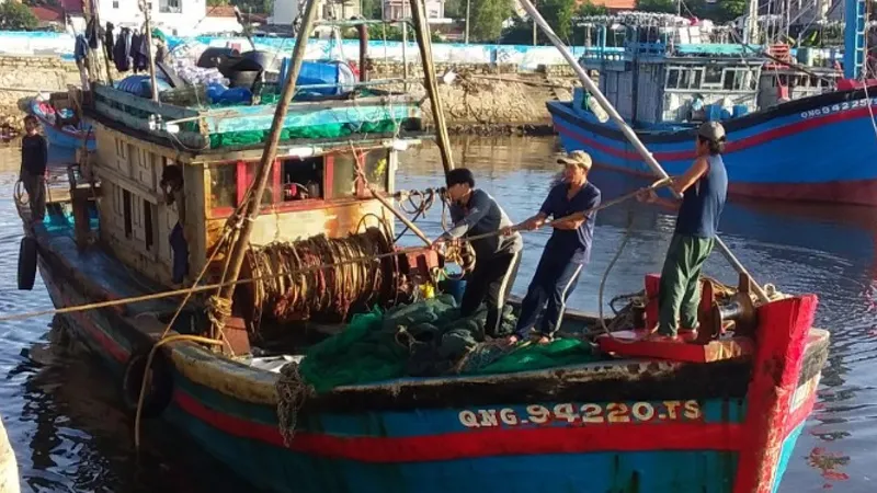 Một ngư dân Quảng Ngãi rơi xuống biển tử vong