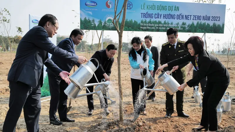 Vinamilk triển khai dự án trồng hơn 1.000 cây tại Mê Linh, Hà Nội