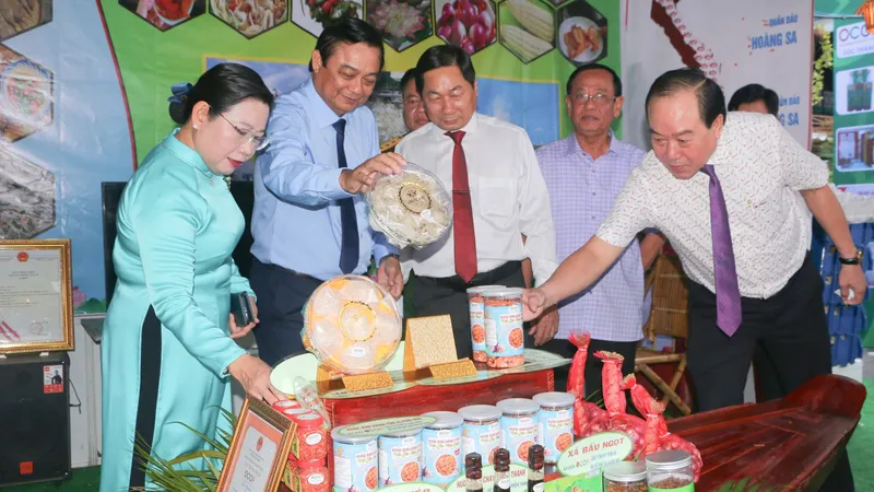 Khai mạc Hội chợ Xúc tiến thương mại sản phẩm OCOP và đặc sản vùng miền năm 2023