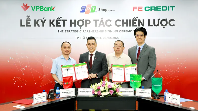 VPBank và FE CREDIT hợp tác chiến lược với FPT Shop hỗ trợ khách hàng mua sắm thiết bị điện tử