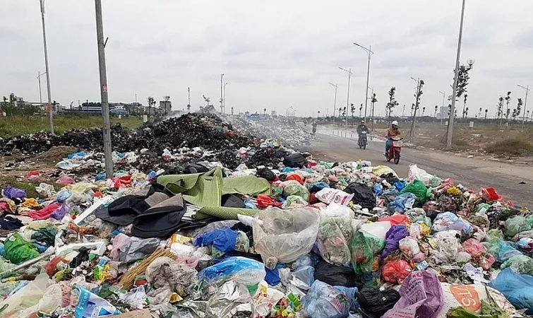 Lén đổ rác quanh các khu công nghiệp