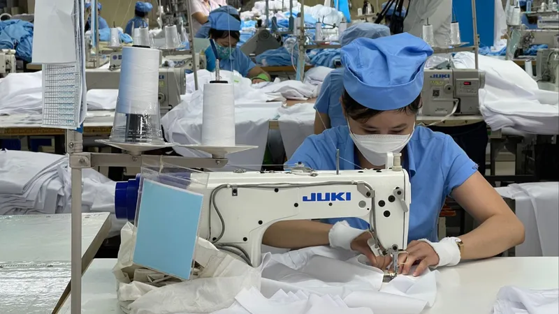 Công đoàn đề xuất tăng lương tối thiểu vùng thêm 6,5 - 7,3%