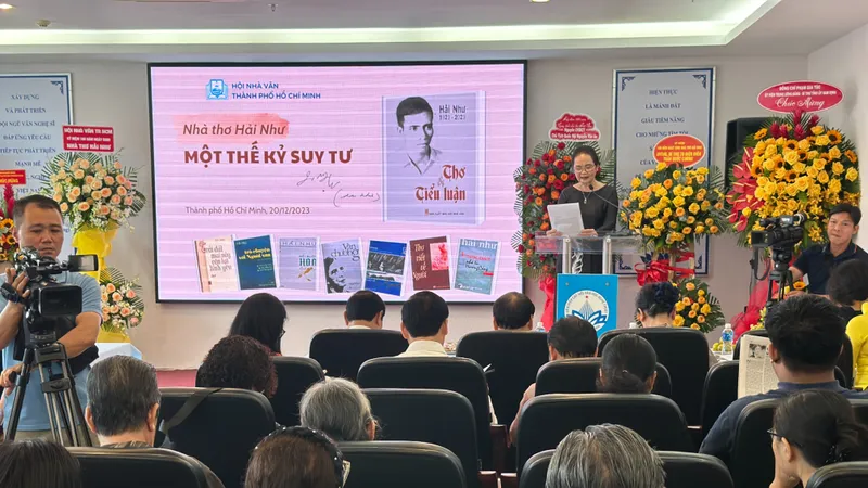 Một thế kỷ suy tư cùng nhà thơ Hải Như