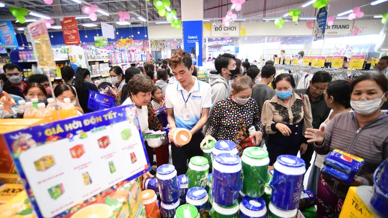 Nhiều chương trình giảm giá đang được các nhà bán lẻ mạnh tay thực hiện