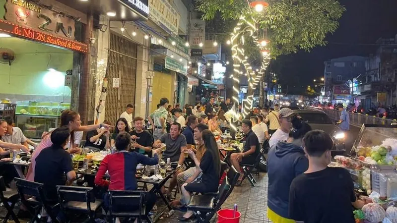 Thu phí vỉa hè và bài toán quản trị xã hội