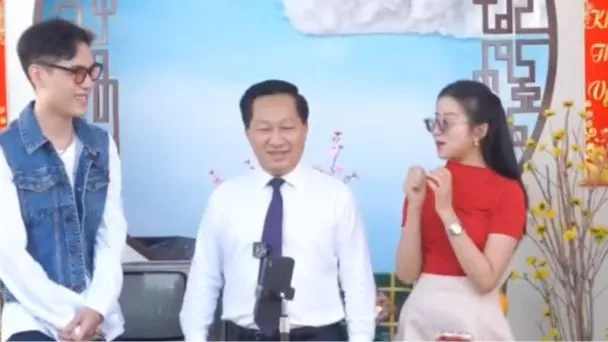 Chủ tịch UBND TP Thủ Đức livestream bán hàng cùng tiểu thương
