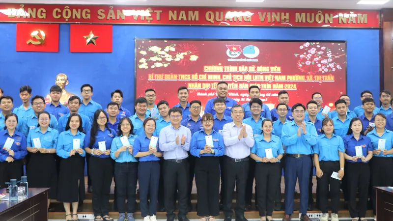 Gặp mặt cán bộ đoàn thanh niên phường, xã, thị trấn dịp Tết Nguyên đán 