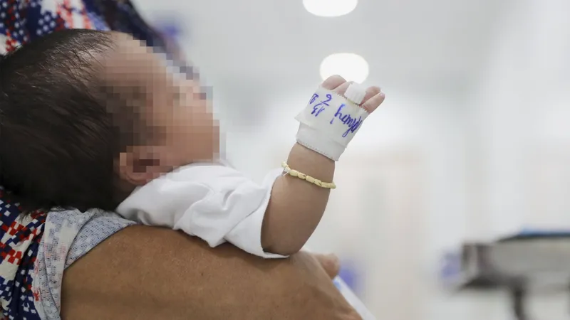 Một trẻ mắc bệnh hiếm đang được điều trị tại Bệnh viện Nhi đồng 1 TPHCM