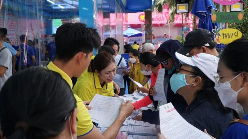 Khách nhộn nhịp “chốt” tour tại Ngày hội Du lịch TPHCM