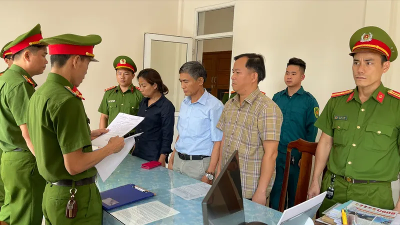Quảng Nam: Bắt 3 nguyên trưởng phòng GD-ĐT miền núi về tội nhận hối lộ