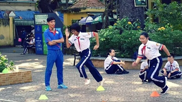 Phong trào chạy bộ nhìn từ… SGK thể dục