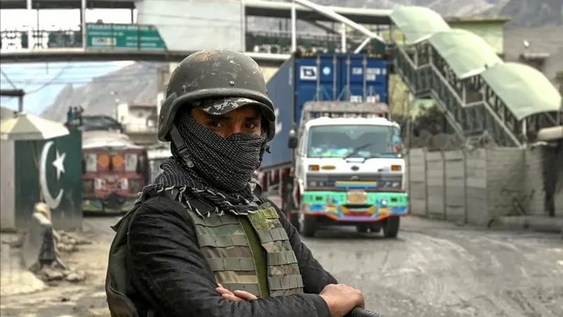 Pakistan chặn kịp thời vụ đánh bom đoàn xe chở người nước ngoài