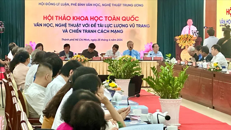 Nhìn lại văn học, nghệ thuật với đề tài lực lượng vũ trang và chiến tranh cách mạng 