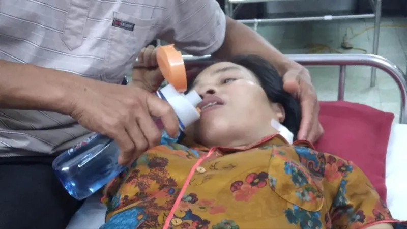 Vợ ung thư, chồng tâm thần, con trai tàn tật