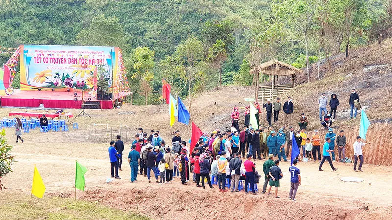 Ngày tết của dân tộc Hà Nhì ở cực Tây với không khí tươi vui tin yêu đượm tình quân và dân biên ải