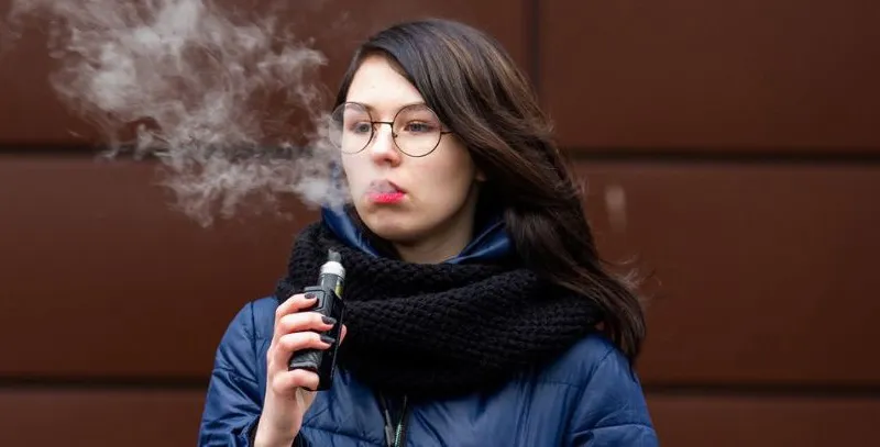 Thuốc lá điện tử có rất nhiều hóa chất độc hại. Ảnh: GETTY IMAGES 