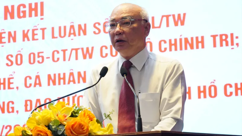 Không ngừng đấu tranh với chính mình để giữ tâm sáng, lòng trong