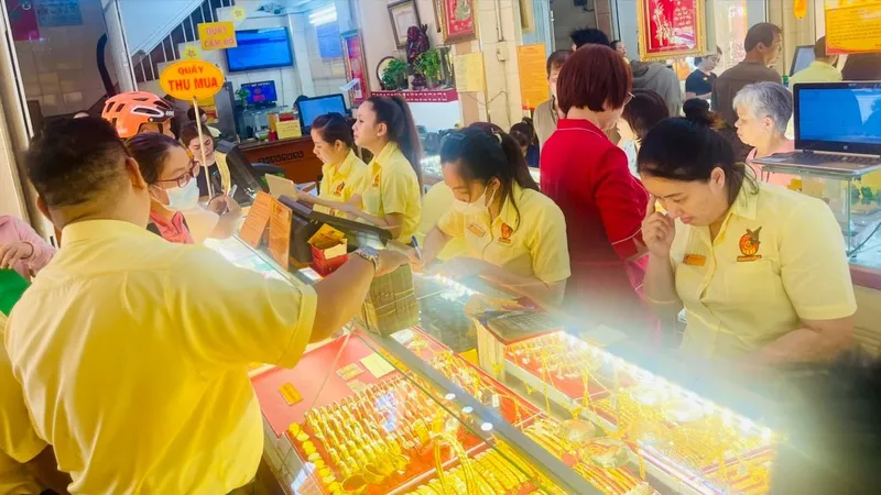 Vàng SJC giảm mạnh sau khi Ngân hàng Nhà nước đổi phương án can thiệp thị trường