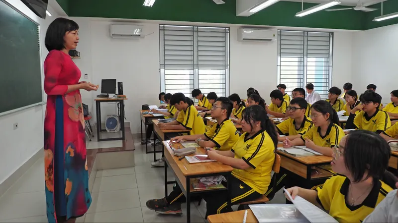 Học sinh lớp 9, Trường THCS Nguyễn Gia Thiều (quận Tân Bình, TPHCM) ôn tập trước kỳ thi tuyển sinh lớp 10. Ảnh: MINH QUÂN