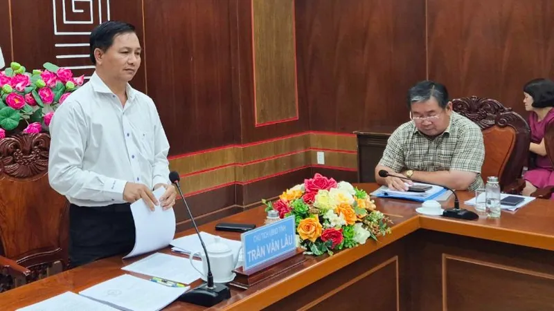 Chủ tịch UBND tỉnh Sóc Trăng Trần Văn Lâu phát biểu tại buổi làm việc