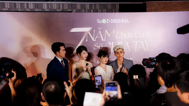 Buổi họp báo ra mắt dự án 7 năm chưa cưới sẽ chia tay, phát sóng trên nền tảng VieON. Ảnh: VIEON