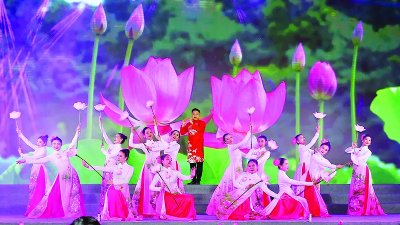 Chương trình ca nhạc chào mừng Festival Thanh niên ASEAN - Nhật Bản 2023 tại Bến Bạch Đằng, TPHCM. Ảnh: DŨNG PHƯƠNG