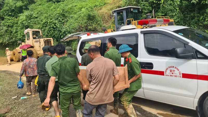 Ít nhất 11 người tử vong, 1 người vẫn mất tích trong vụ lở đất ở Hà Giang