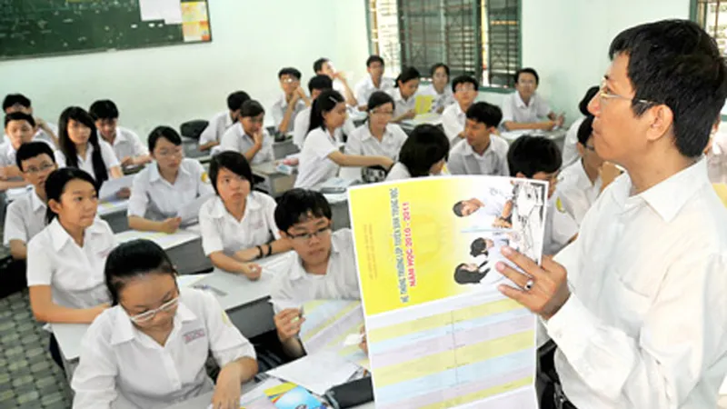 Hướng dẫn học sinh làm hồ sơ vào lớp 10. Ảnh minh họa