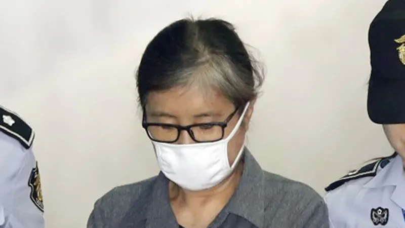 Bà Choi Soon-sil lãnh án đầu tiên 3 năm tù 
