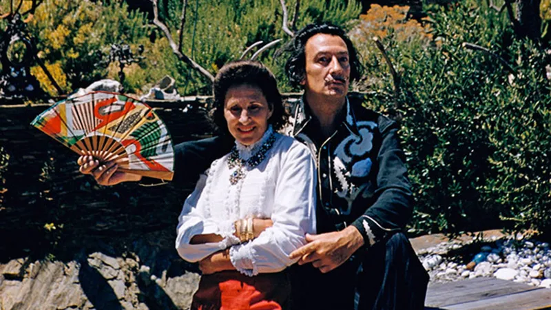 Khai quật mộ danh họa Salvador Dali để xét nghiệm ADN