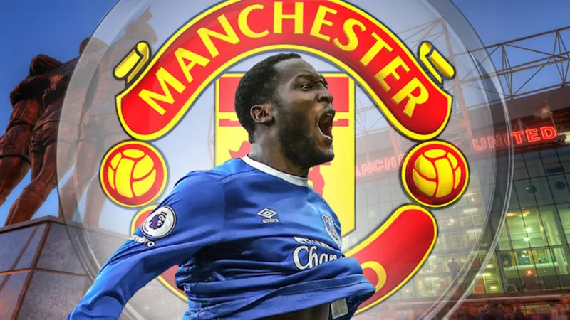Lukaku trên đường đến Old Trafford
