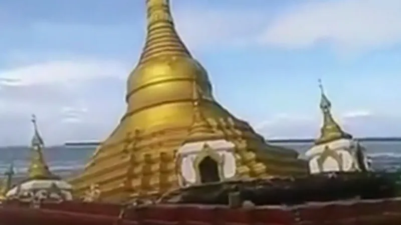 Xem clip ngôi Chùa vàng ở Myanmar chìm dần trong nước lũ